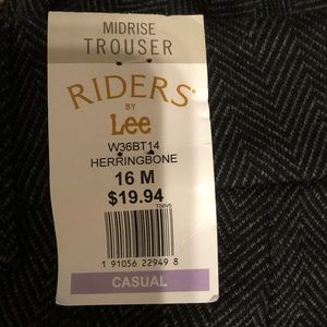 NWT Riders by Lee casual pants